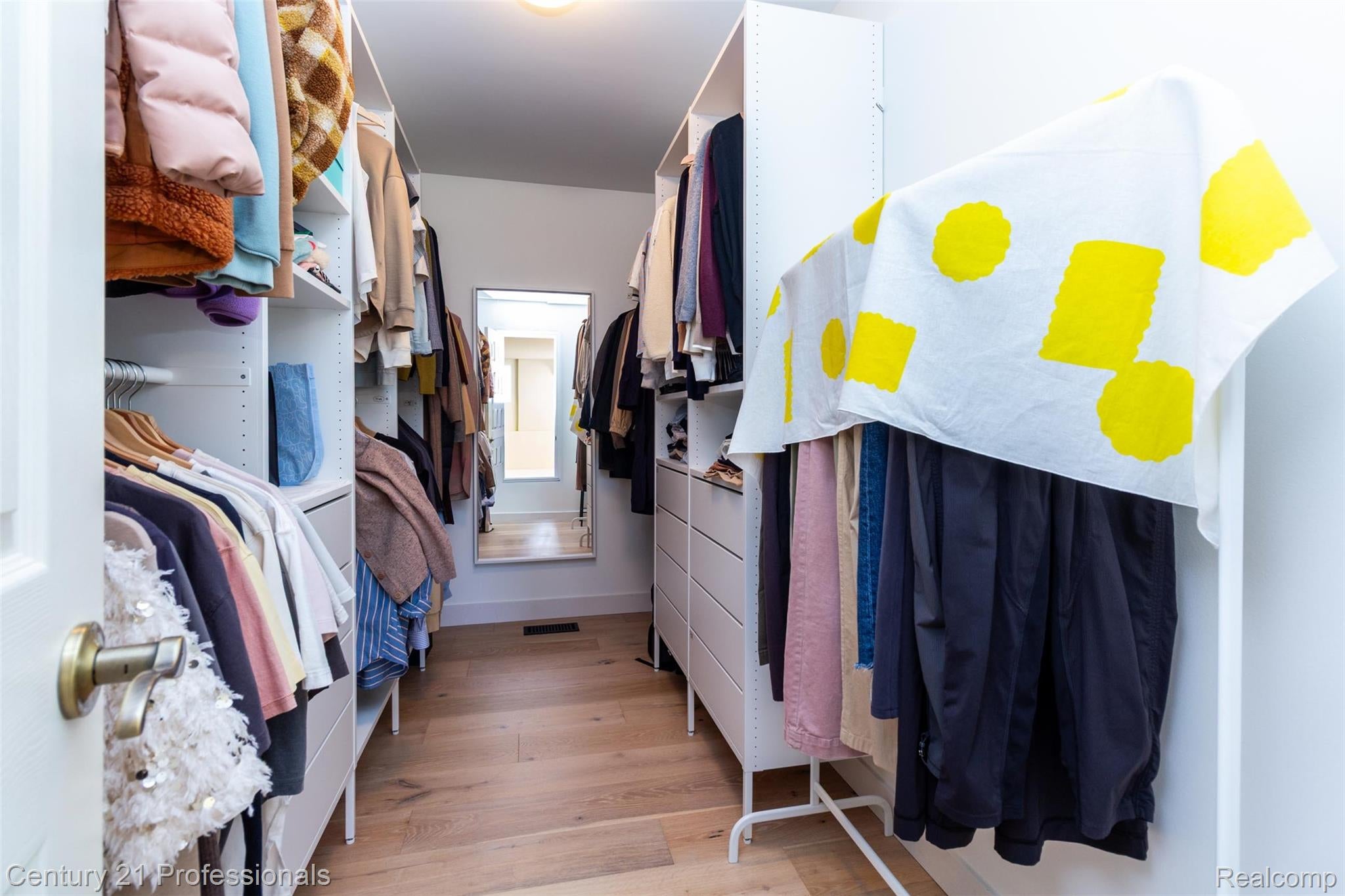 Troy, Michigan, 48084, United States, 4 Bedrooms Bedrooms, ,3 BathroomsBathrooms,Residential,For Sale,1976121