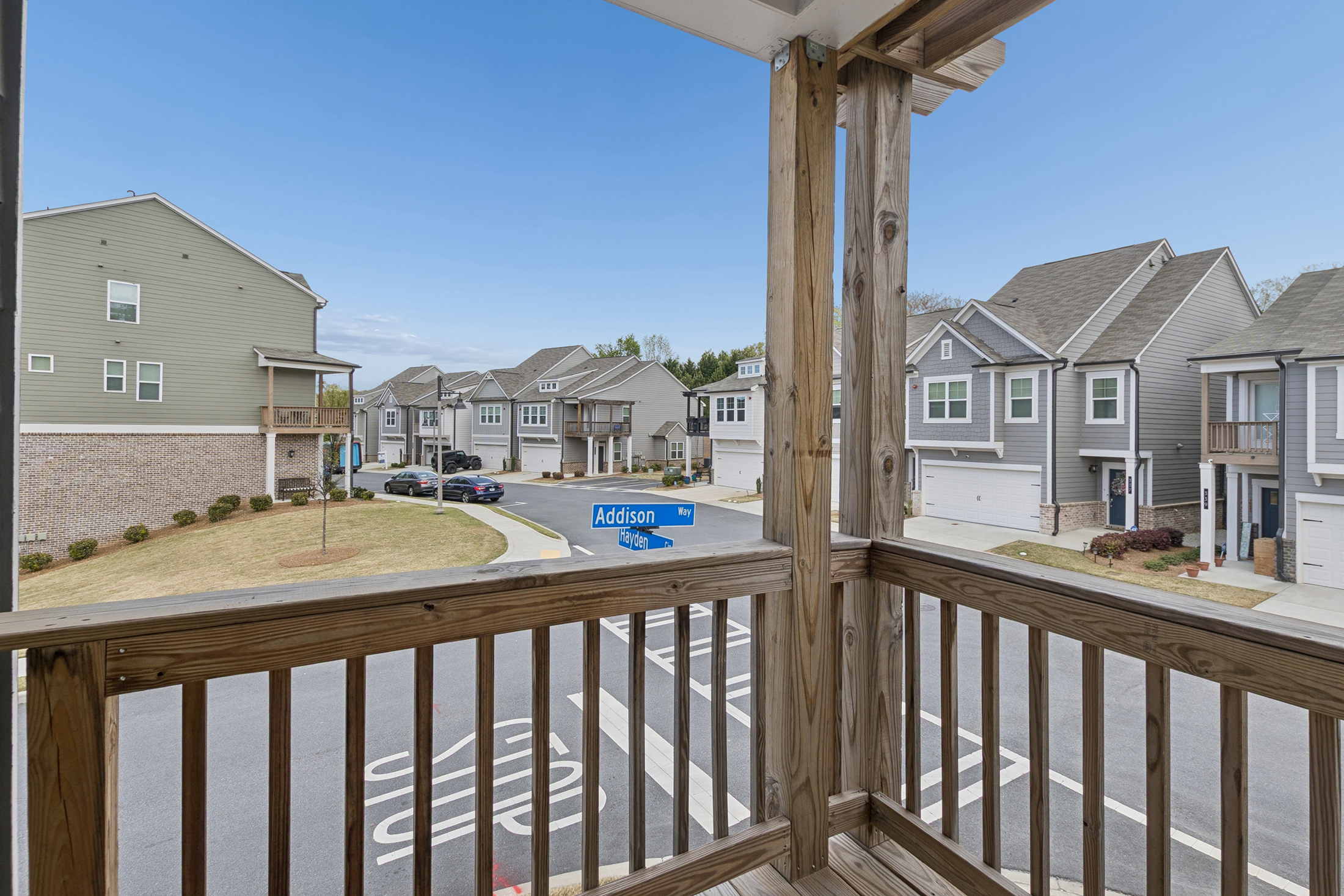  End-Unit, Craftsman Townhome with Custom Upgrades - 物件實景