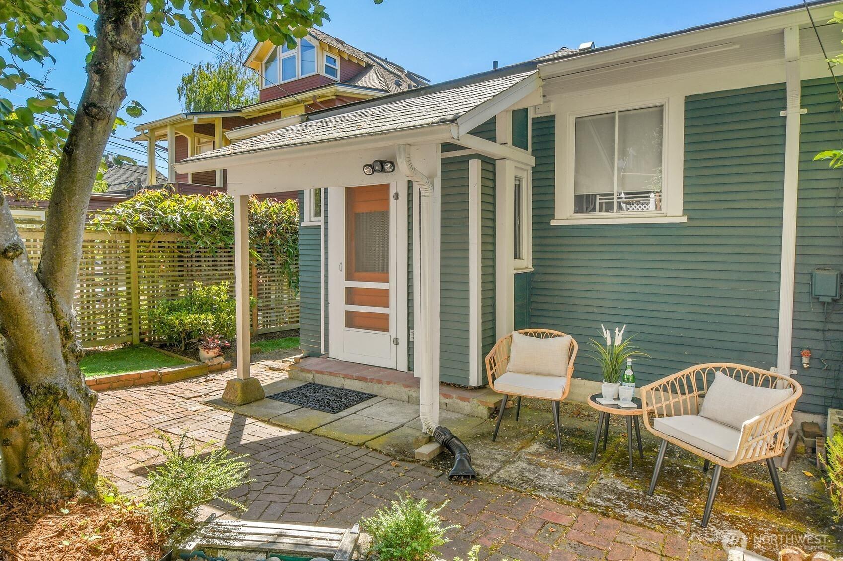 SEATTLE, Washington, 98119, United States, 2 Bedrooms Bedrooms, ,1 BathroomBathrooms,Residential,For Sale,1907615