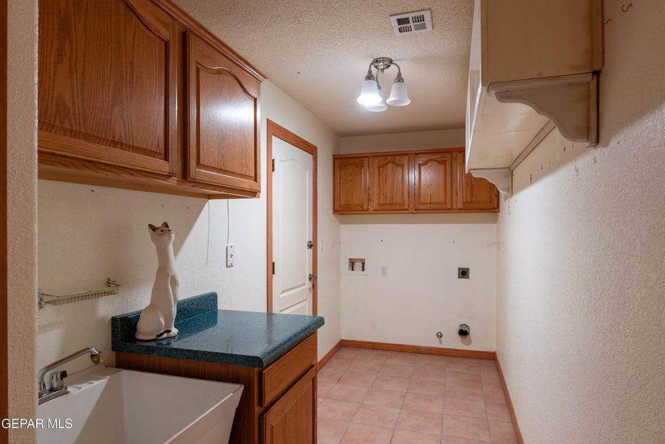 El Paso, Texas, 79934, United States, 4 Bedrooms Bedrooms, ,4 BathroomsBathrooms,Residential,For Sale,1978483