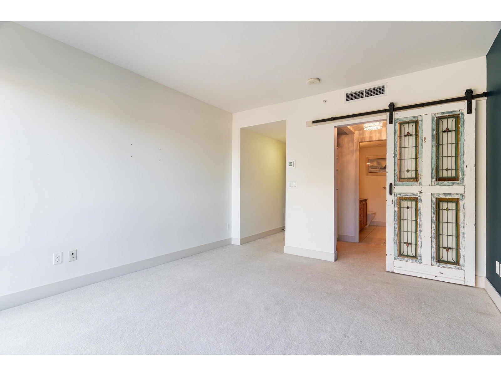 WHITE ROCK, British Columbia, V4B 0A2, CA, 2 Bedrooms Bedrooms, ,2 BathroomsBathrooms,Residential,For Sale,1947534
