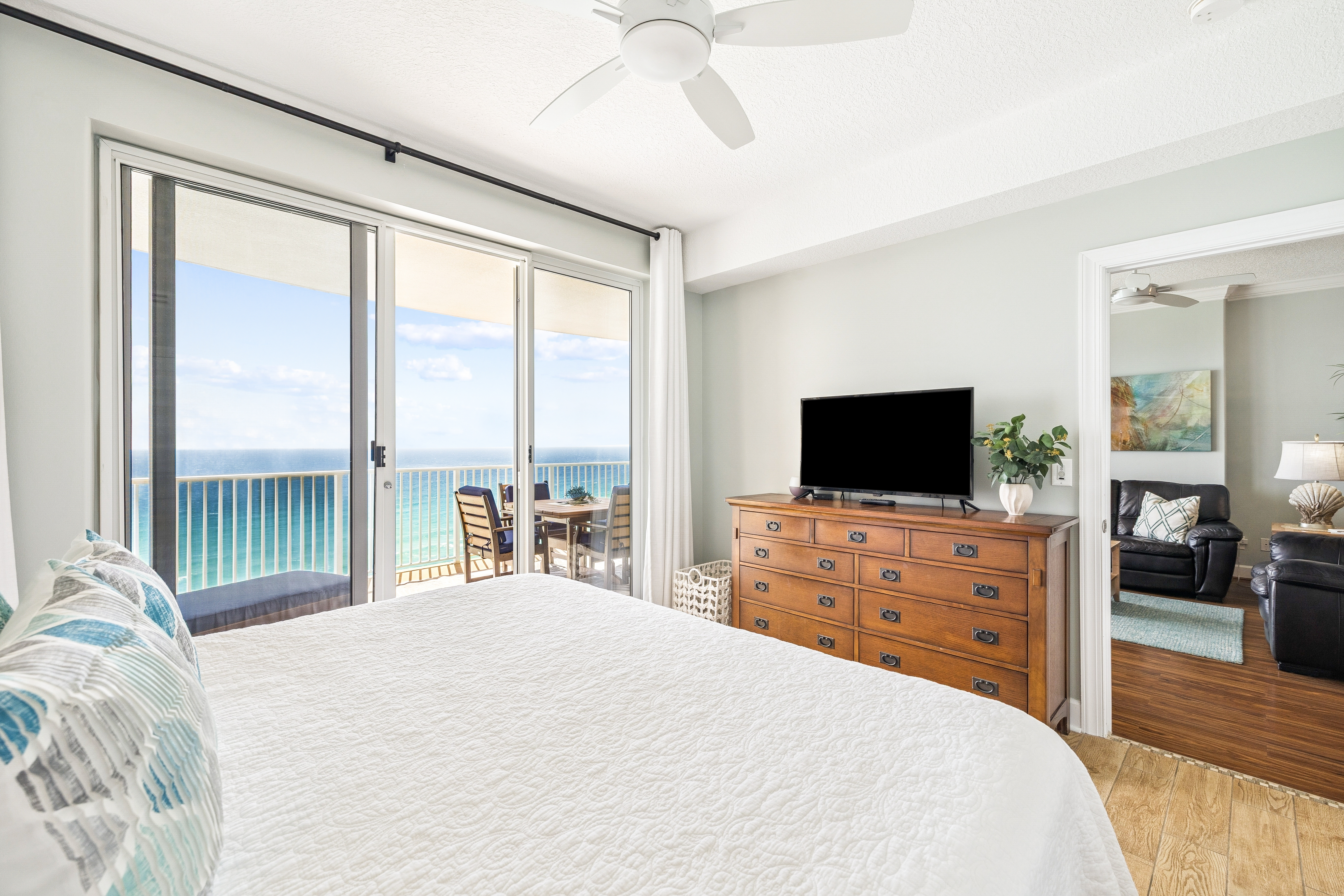  Fully Reimagined Gulf-Front Retreat with Private Oversized Balcony - 物件實景