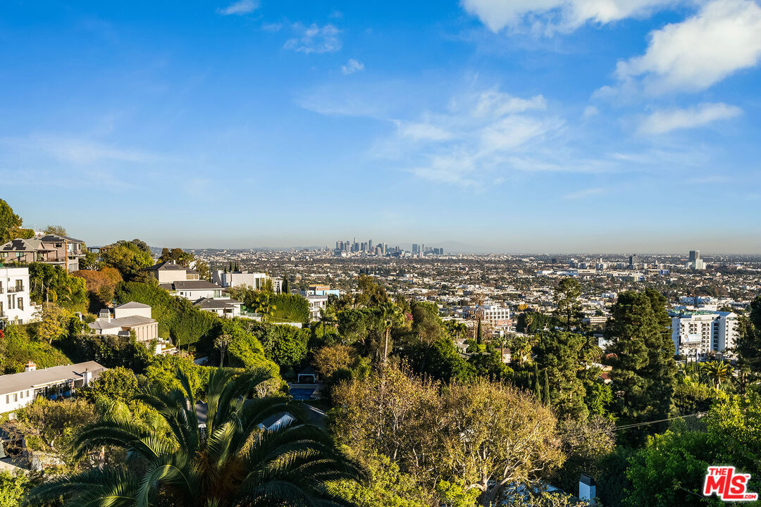 Los Angeles, California, 90069, United States, 4 Bedrooms Bedrooms, ,5 BathroomsBathrooms,Residential,For Sale,1759770