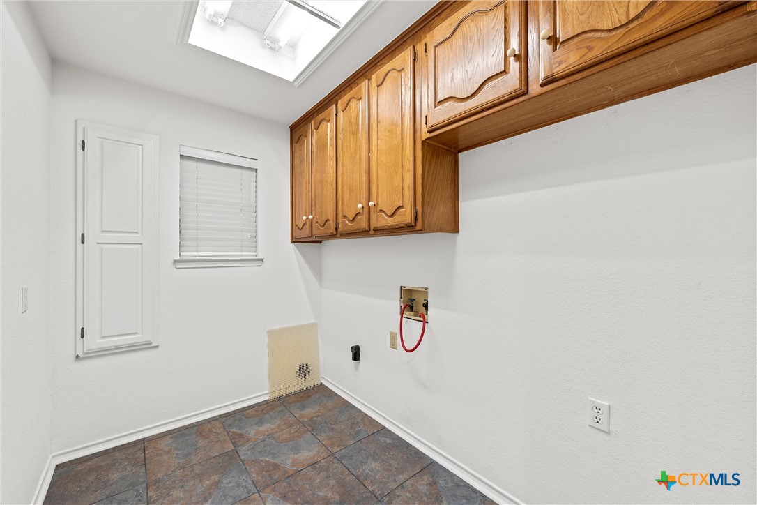 Woodway, Texas, 76712, United States, 5 Bedrooms Bedrooms, ,3 BathroomsBathrooms,Residential,For Sale,1988049