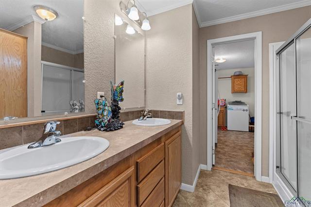 Henderson, Texas, 75652, United States, 3 Bedrooms Bedrooms, ,2 BathroomsBathrooms,Residential,For Sale,1958802