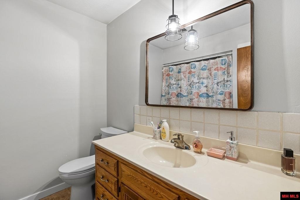 Gainesville, Missouri, 65655, United States, 4 Bedrooms Bedrooms, ,3 BathroomsBathrooms,Residential,For Sale,1979779