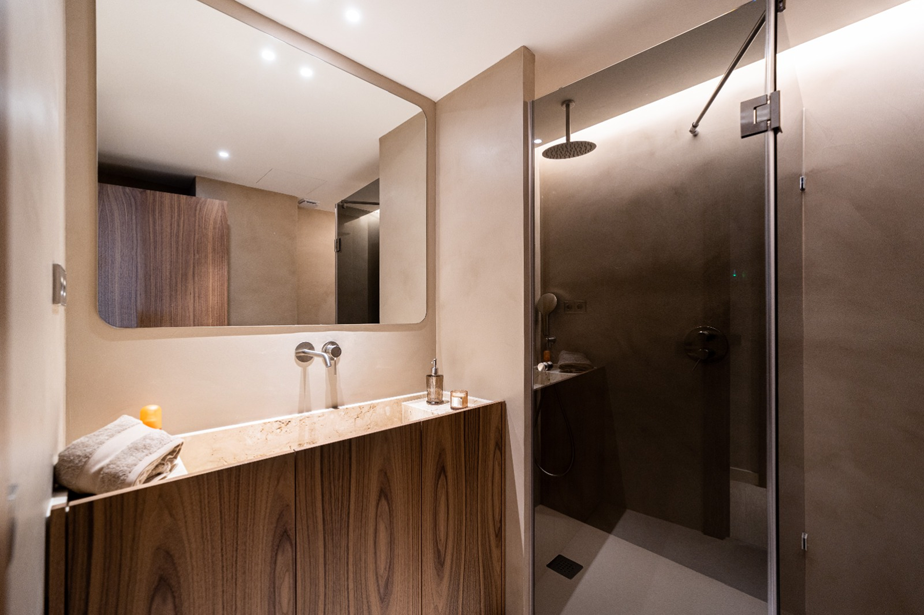  Newly renovated flat, 7th floor exterior, south-facing - 物件實景