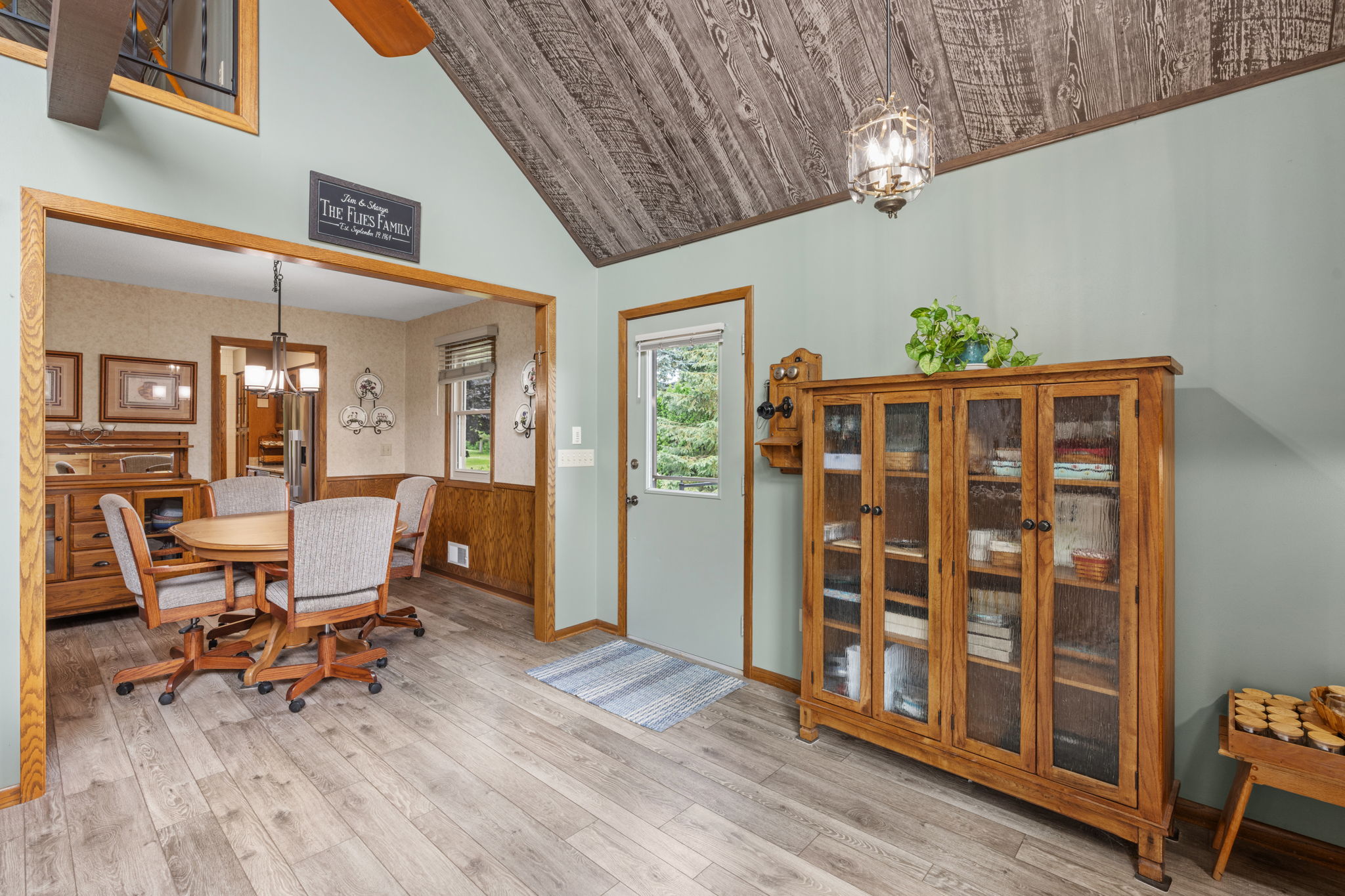  Scenic Chalet Retreat with Unforgettable Lake Pepin Views - 物件實景