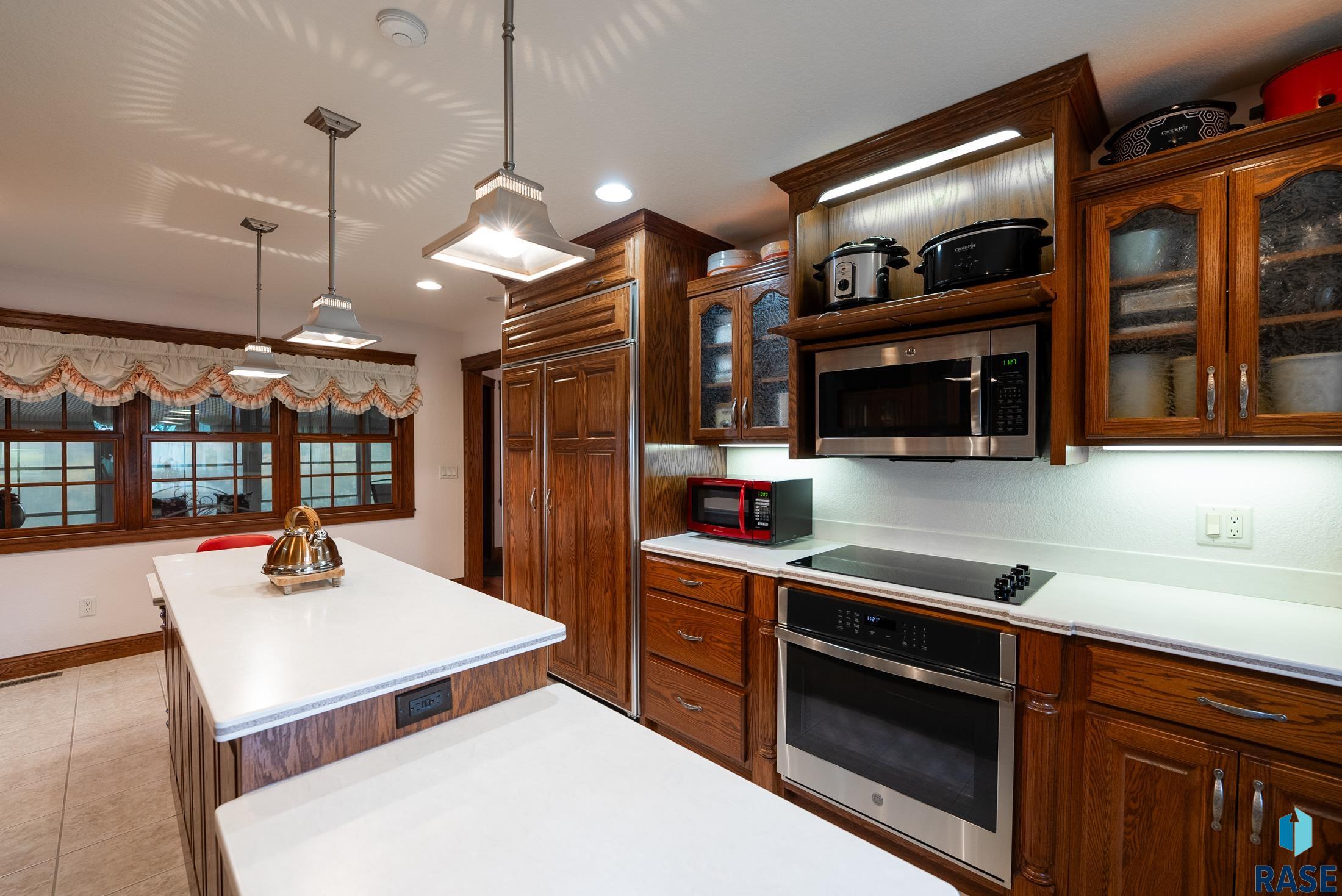 Yankton, South Dakota, 57078, United States, 6 Bedrooms Bedrooms, ,4 BathroomsBathrooms,Residential,For Sale,1975294