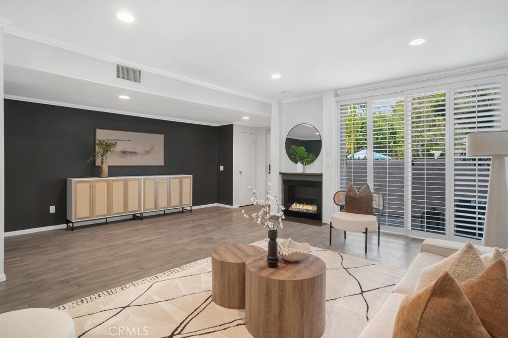 Woodland Hills, California, 91367, United States, 2 Bedrooms Bedrooms, ,3 BathroomsBathrooms,Residential,For Sale,1920124