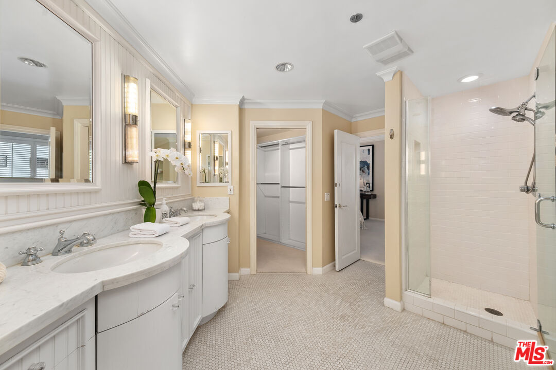Los Angeles, California, 90024, United States, 2 Bedrooms Bedrooms, ,2 BathroomsBathrooms,Residential,For Sale,1917928