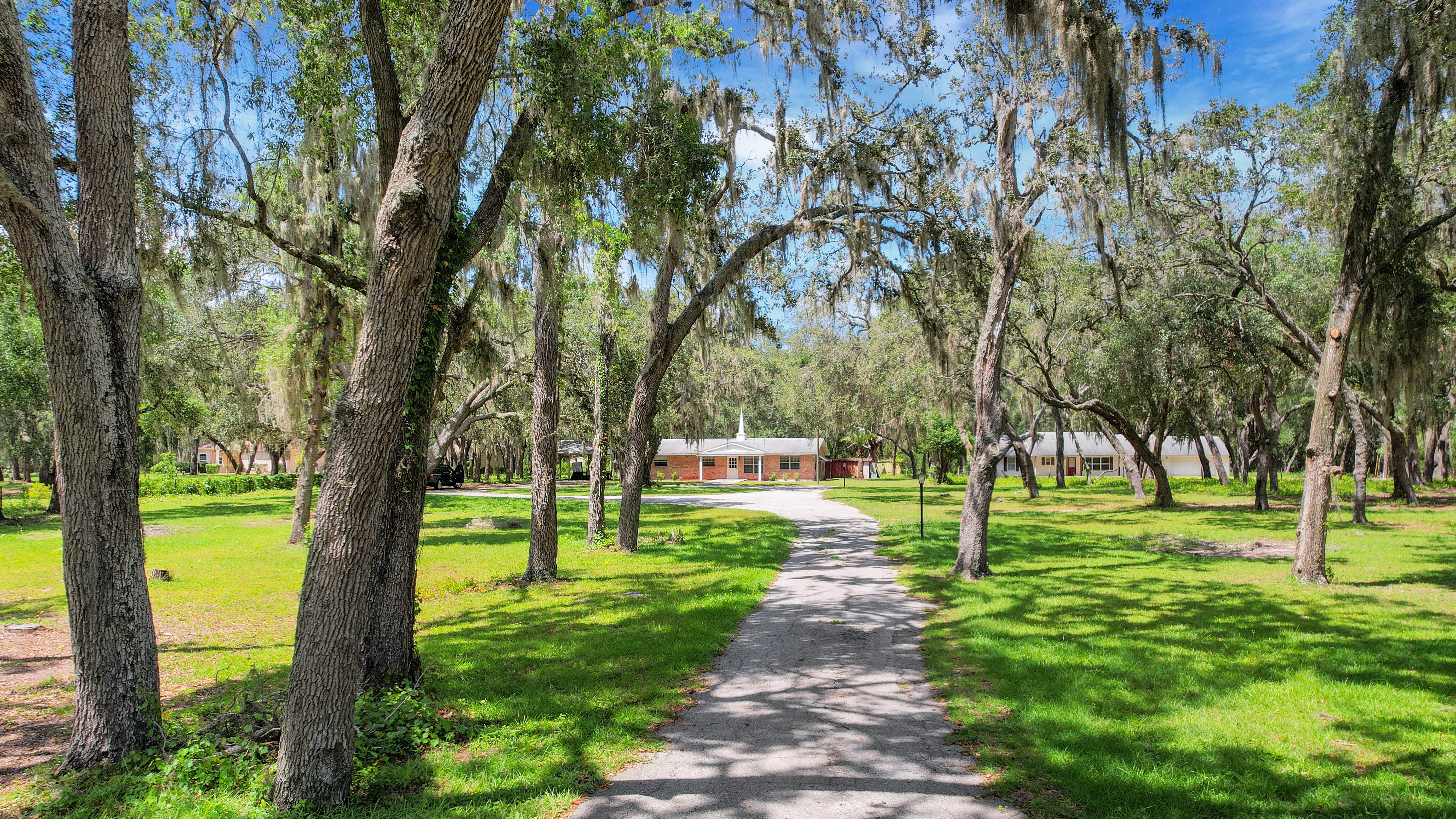 Lady Lake, Florida, 32159, United States, 6 Bedrooms Bedrooms, ,5 BathroomsBathrooms,Residential,For Sale,1921819