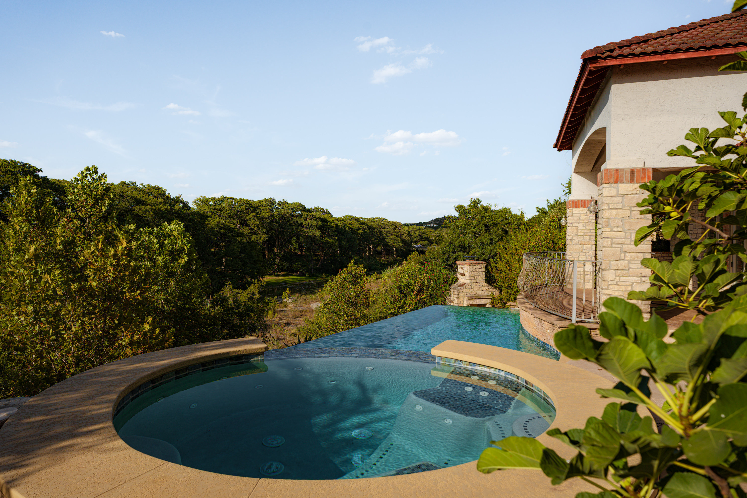  Secluded Riverfront Estate - 物件實景