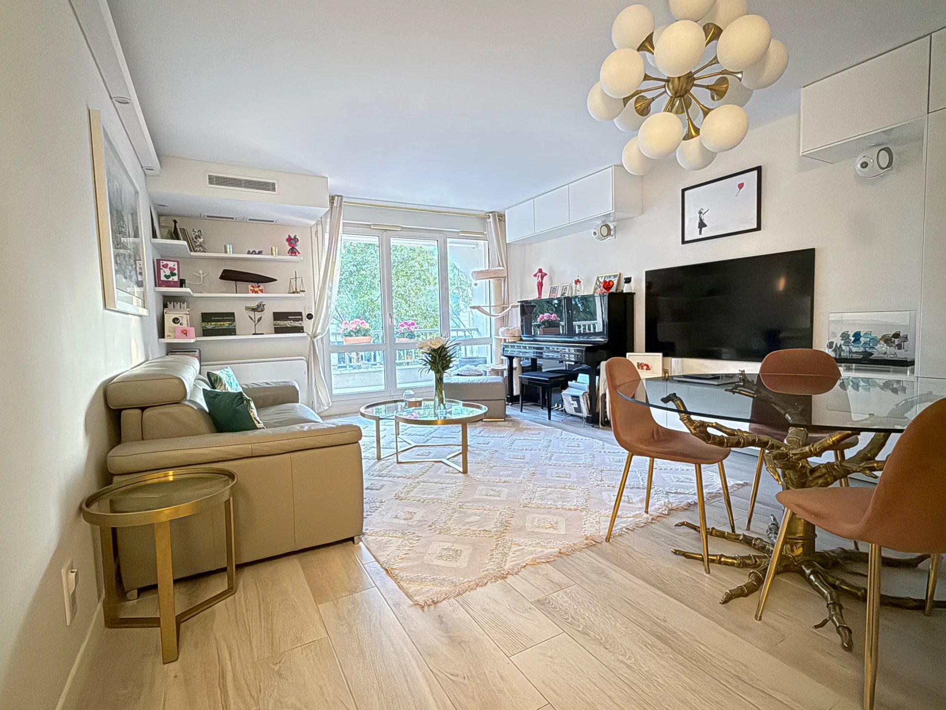 Issy-les-Moulineaux, Île-de-France, 92130, FR, 3 Bedrooms Bedrooms, ,2 BathroomsBathrooms,Residential,For Sale,1867737