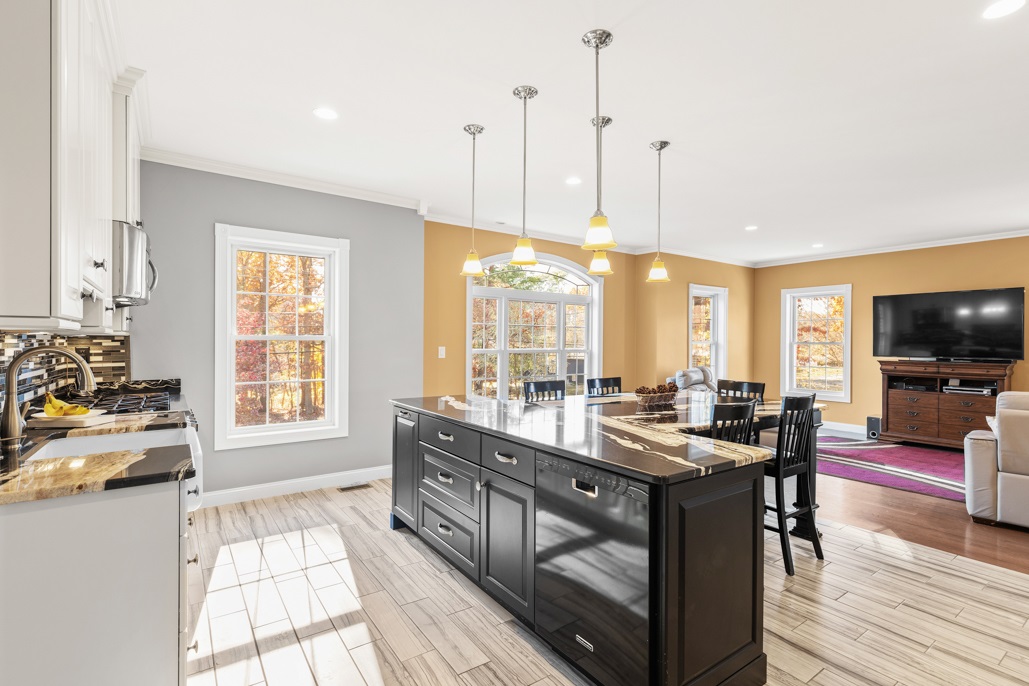Billerica, Massachusetts, 01821, United States, 4 Bedrooms Bedrooms, ,4 BathroomsBathrooms,Residential,For Sale,1935395