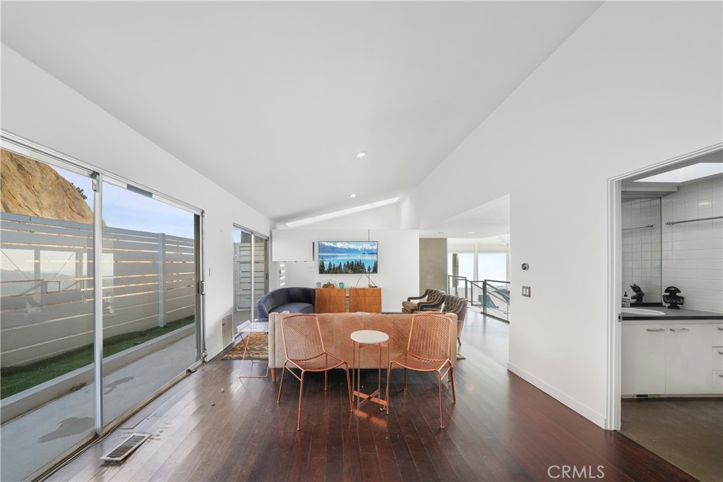 Los Angeles, California, 90069, United States, 3 Bedrooms Bedrooms, ,1 BathroomBathrooms,Residential,For Sale,1897836