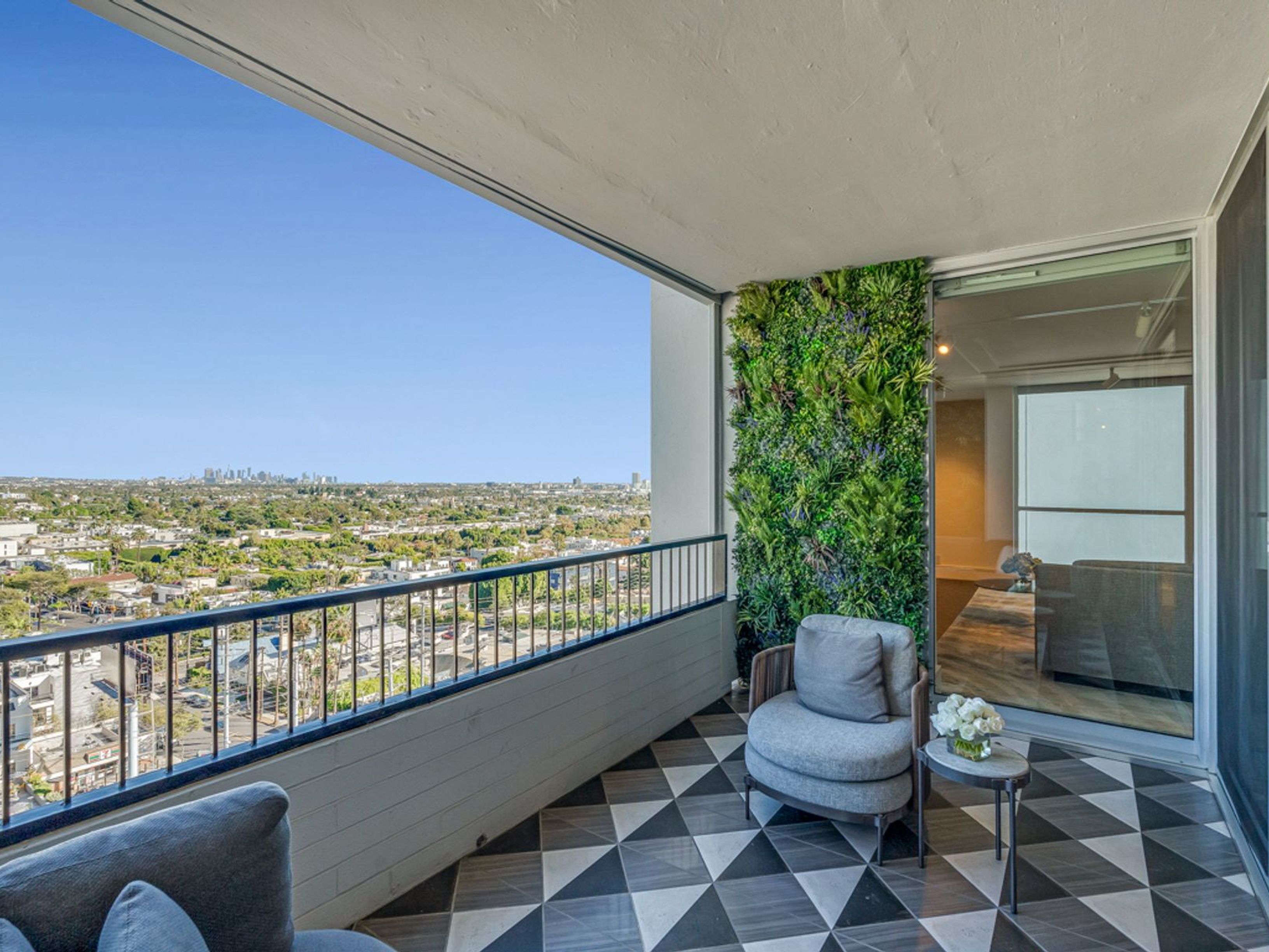  1100 Alta Loma Vista Road , West Hollywood, CA 90069 - 物件實景