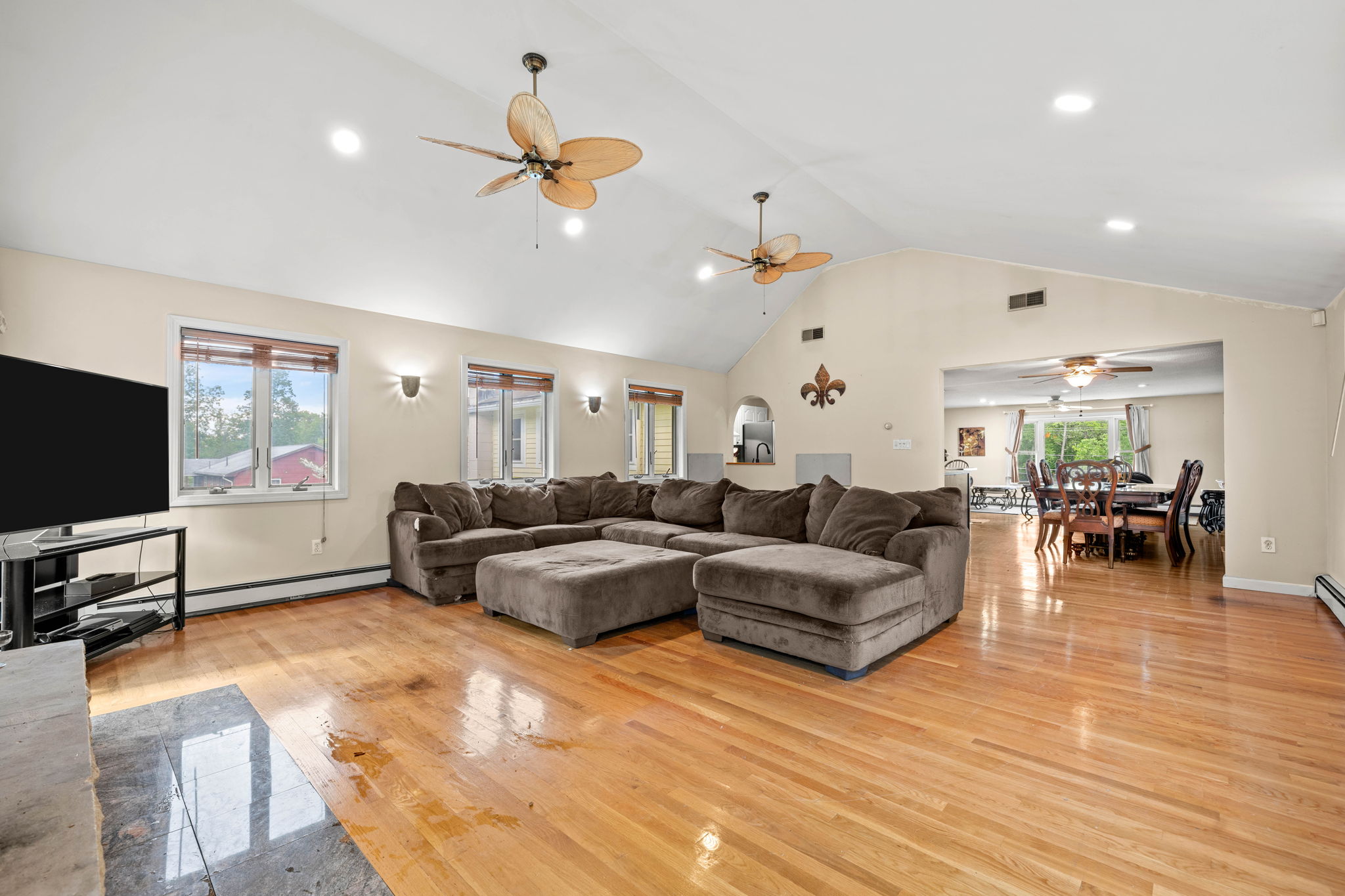  240 Hampstead St, Methuen, MA, 01844 - 物件實景