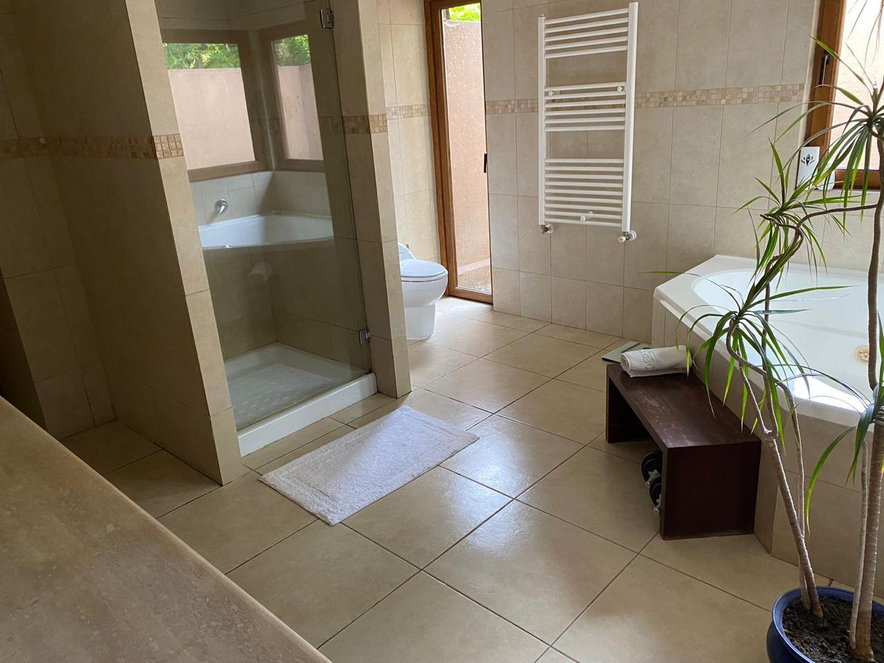 Colina, Chile, 6 Bedrooms Bedrooms, ,5 BathroomsBathrooms,Residential,For Sale,1947996