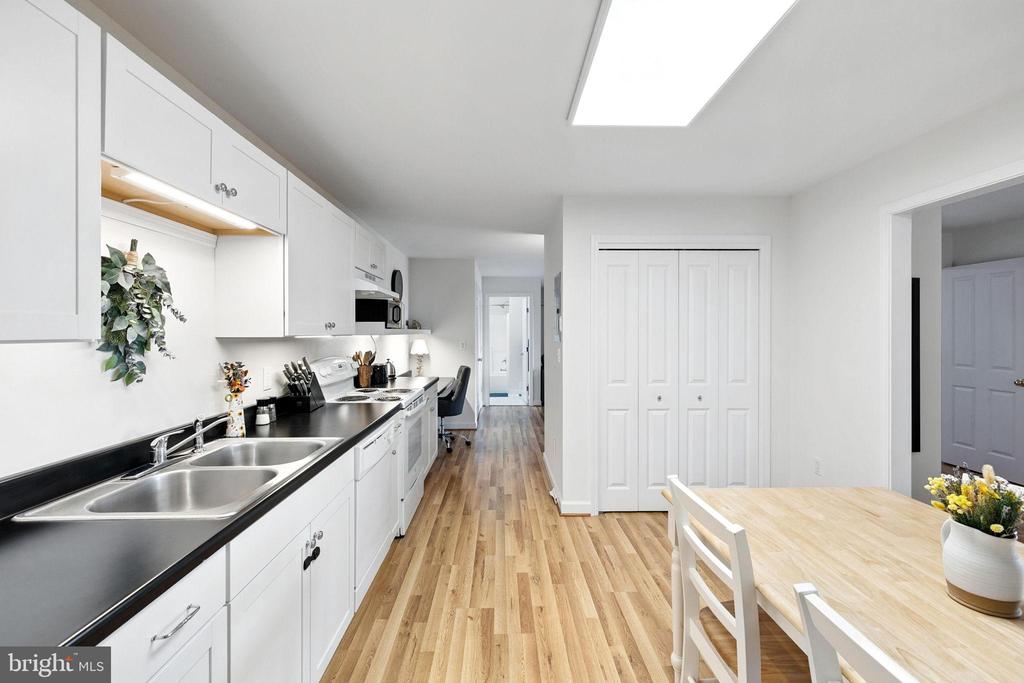 Chester Gap, Virginia, 22623, United States, 4 Bedrooms Bedrooms, ,4 BathroomsBathrooms,Residential,For Sale,1980820