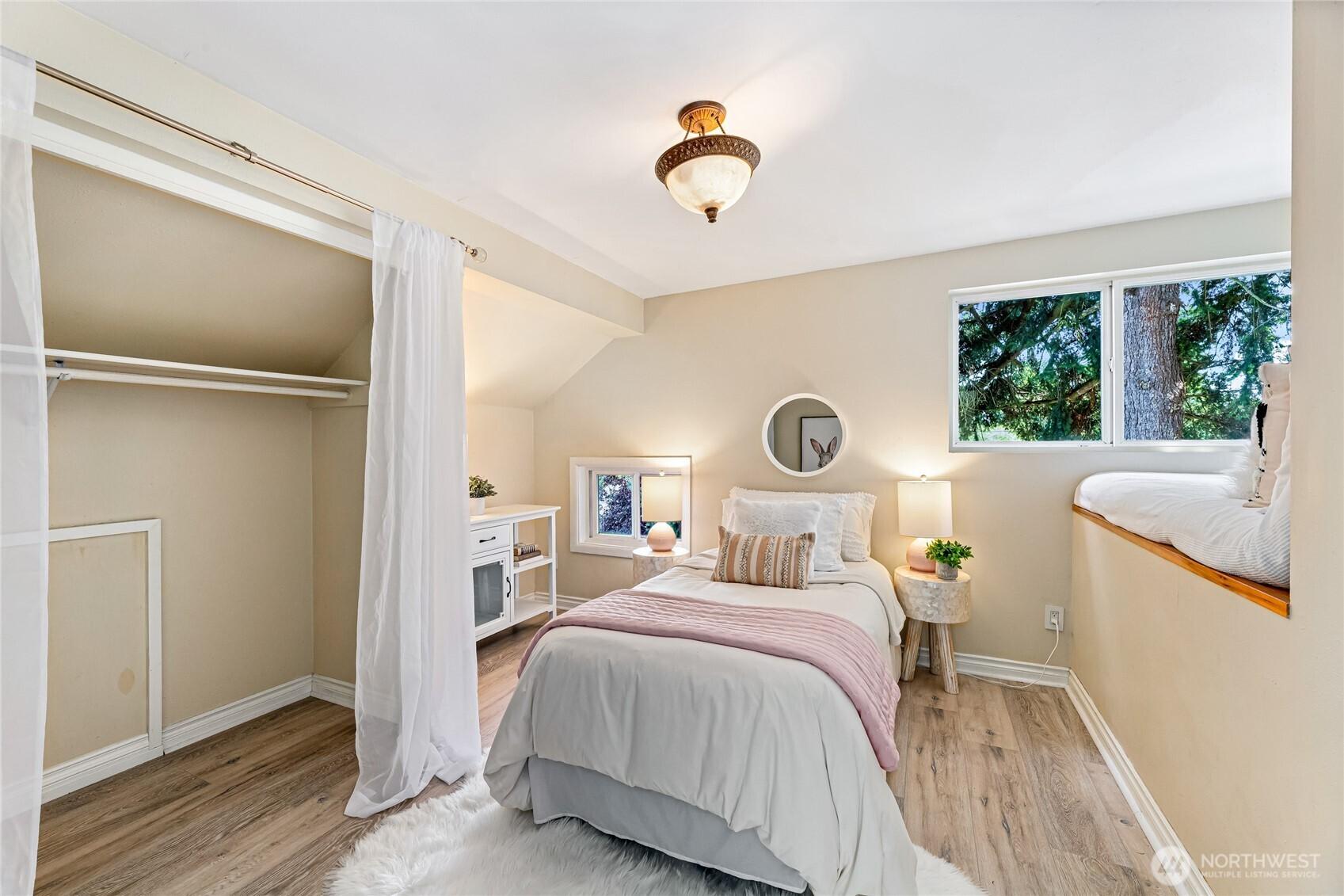 SEATTLE, Washington, 98103, United States, 4 Bedrooms Bedrooms, ,2 BathroomsBathrooms,Residential,For Sale,1874461