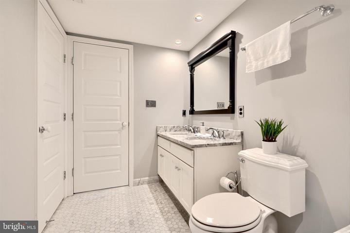 Baltimore, Maryland, 21224, United States, 3 Bedrooms Bedrooms, ,3 BathroomsBathrooms,Residential,For Sale,1930915
