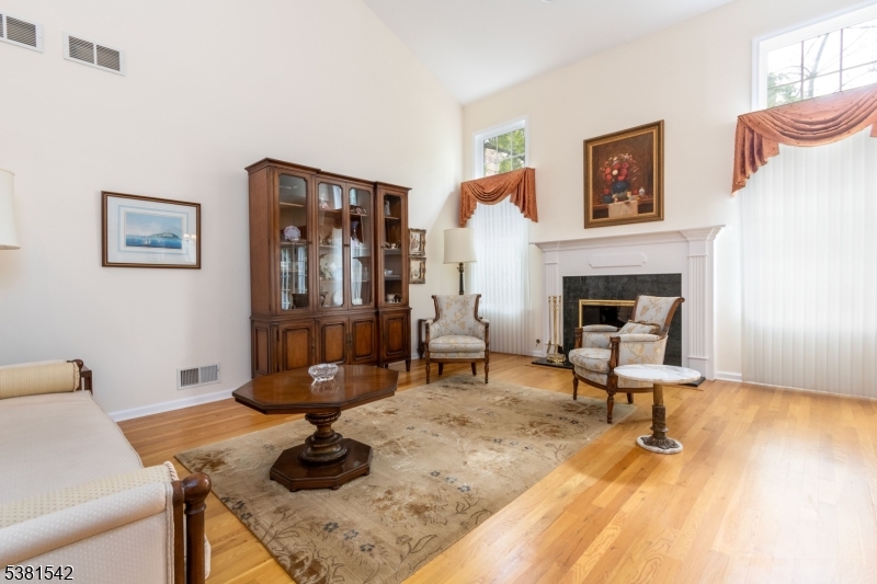 Far Hills Boro, New Jersey, 07931, United States, 2 Bedrooms Bedrooms, ,3 BathroomsBathrooms,Residential,For Sale,1934614