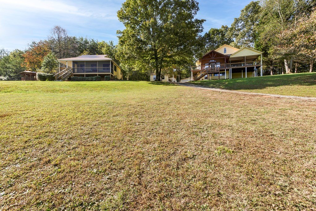 Hiawassee, Georgia, 30546, United States, 2 Bedrooms Bedrooms, ,3 BathroomsBathrooms,Residential,For Sale,1979579