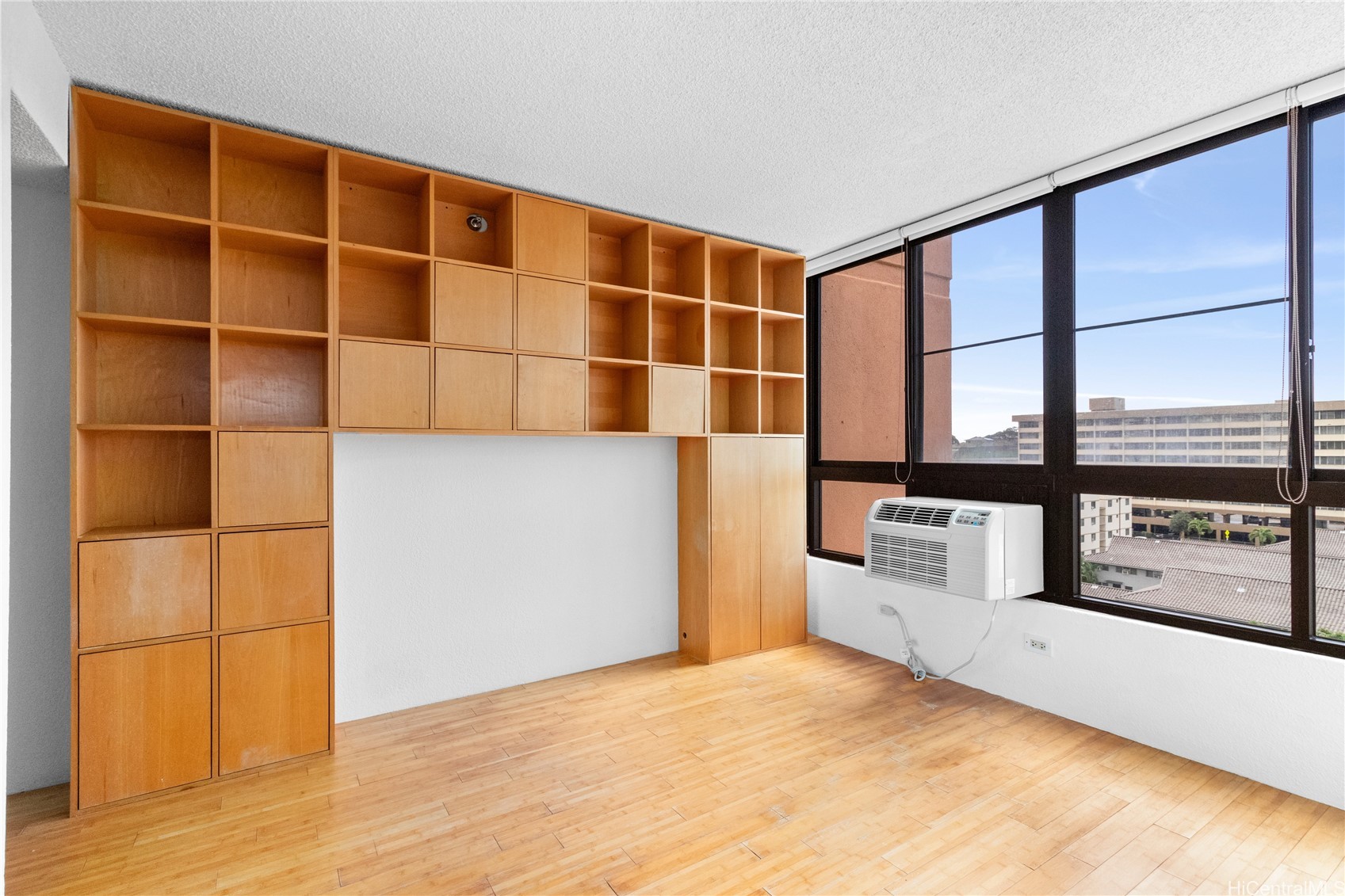 Honolulu, Hawaii, 96818, United States, 2 Bedrooms Bedrooms, ,2 BathroomsBathrooms,Residential,For Sale,1714219