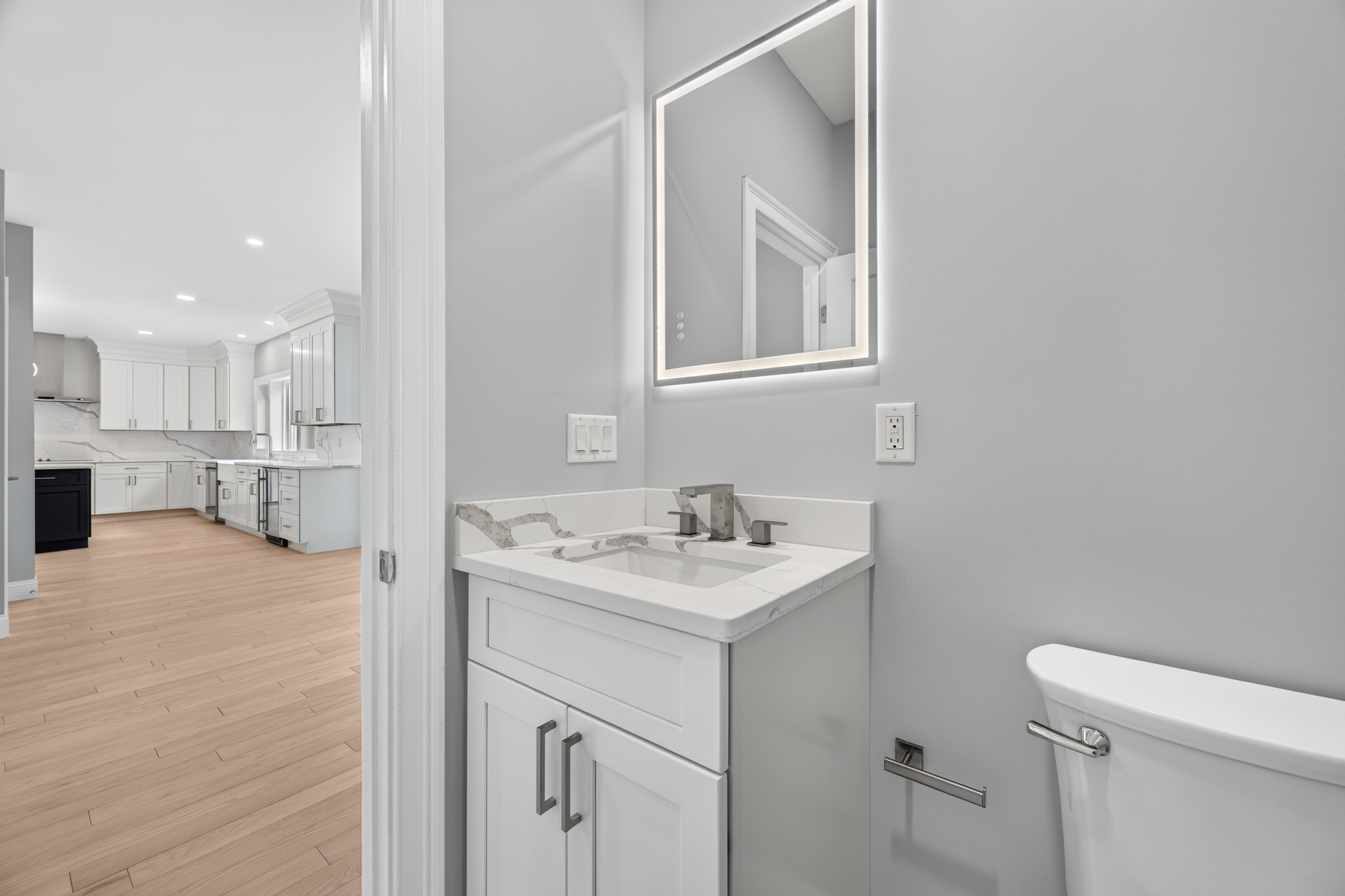  Stunning New Construction - Move Right In - 物件實景