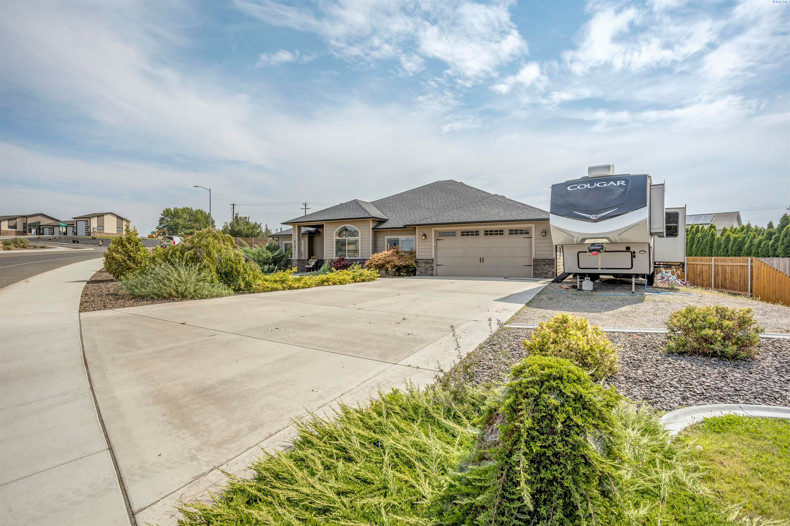 West Richland, Washington, 99353, United States, 4 Bedrooms Bedrooms, ,2 BathroomsBathrooms,Residential,For Sale,1944787