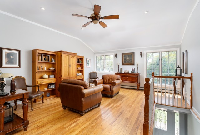 Shoreham, New York, 11786, United States, 5 Bedrooms Bedrooms, ,3 BathroomsBathrooms,Residential,For Sale,1990330