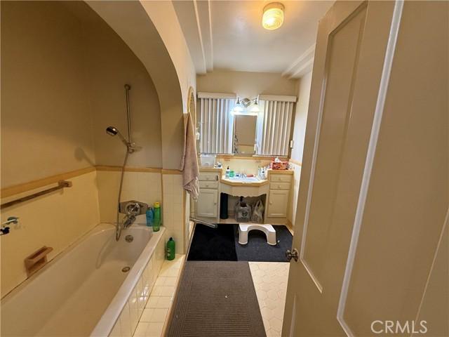 Los Angeles, California, 90024, United States, 3 Bedrooms Bedrooms, ,2 BathroomsBathrooms,Residential,For Sale,1868627