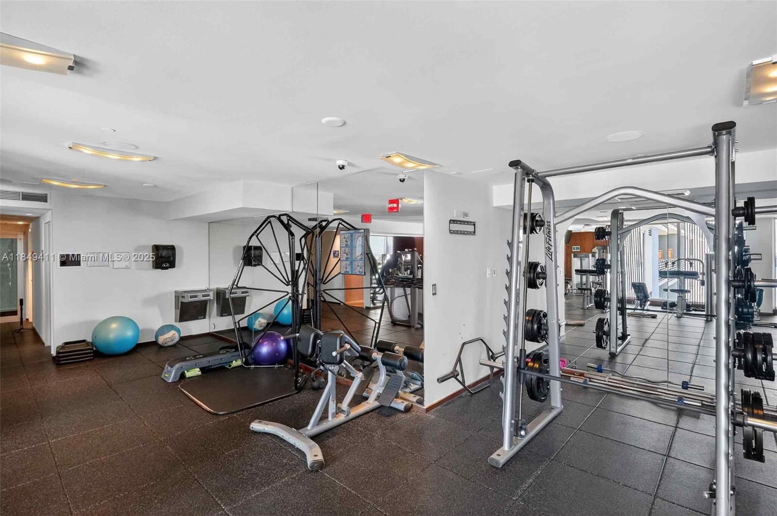 Miami, Florida, 33131, United States, 2 Bedrooms Bedrooms, ,2 BathroomsBathrooms,Residential,For Sale,1906062