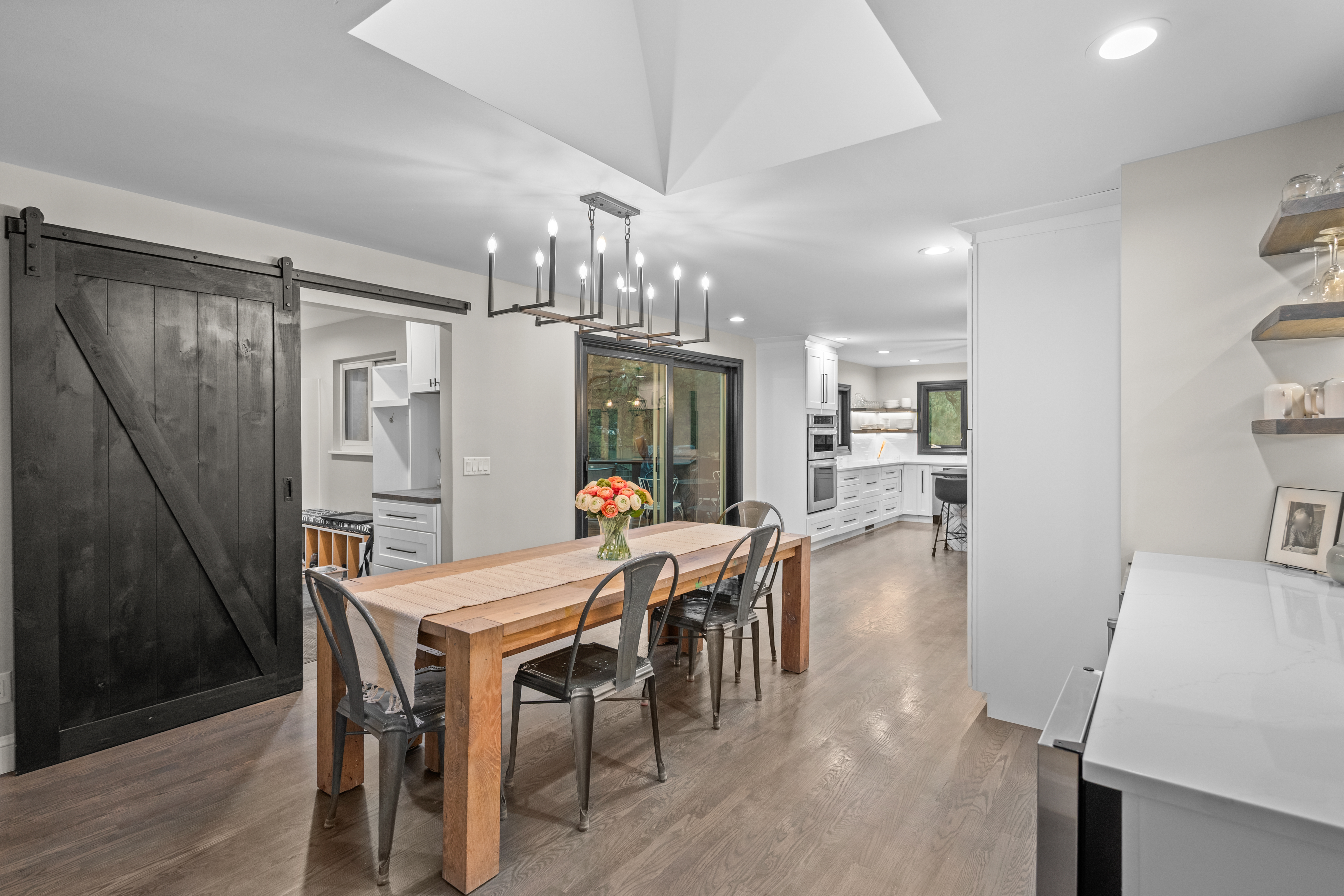  Meticulously Renovated Home in Hiwan with Sophisticated Take on Mountain Living - 物件實景