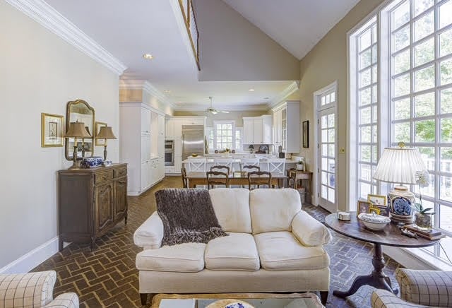 Vicksburg, Mississippi, 39183, United States, 4 Bedrooms Bedrooms, ,4 BathroomsBathrooms,Residential,For Sale,1919653