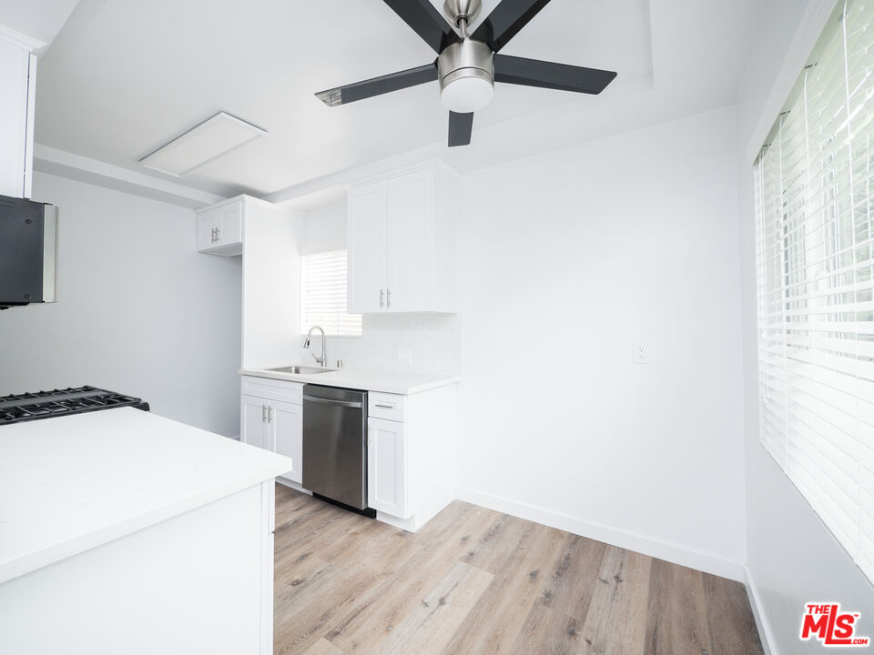 Los Angeles, California, 90066, United States, 4 Bedrooms Bedrooms, ,Residential,For Sale,1705124
