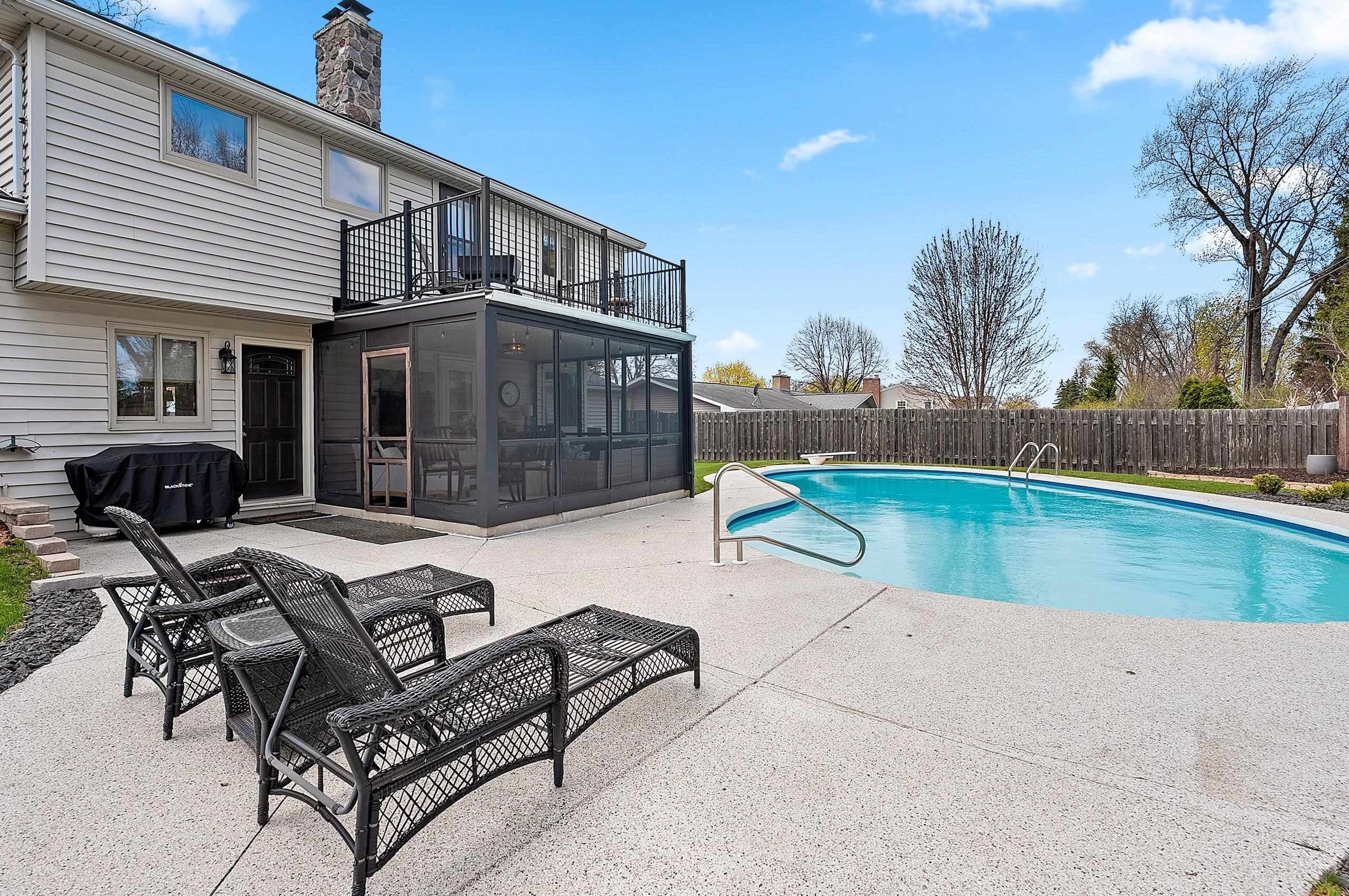 GREEN BAY, Wisconsin, 54301, United States, 4 Bedrooms Bedrooms, ,3 BathroomsBathrooms,Residential,For Sale,2048088