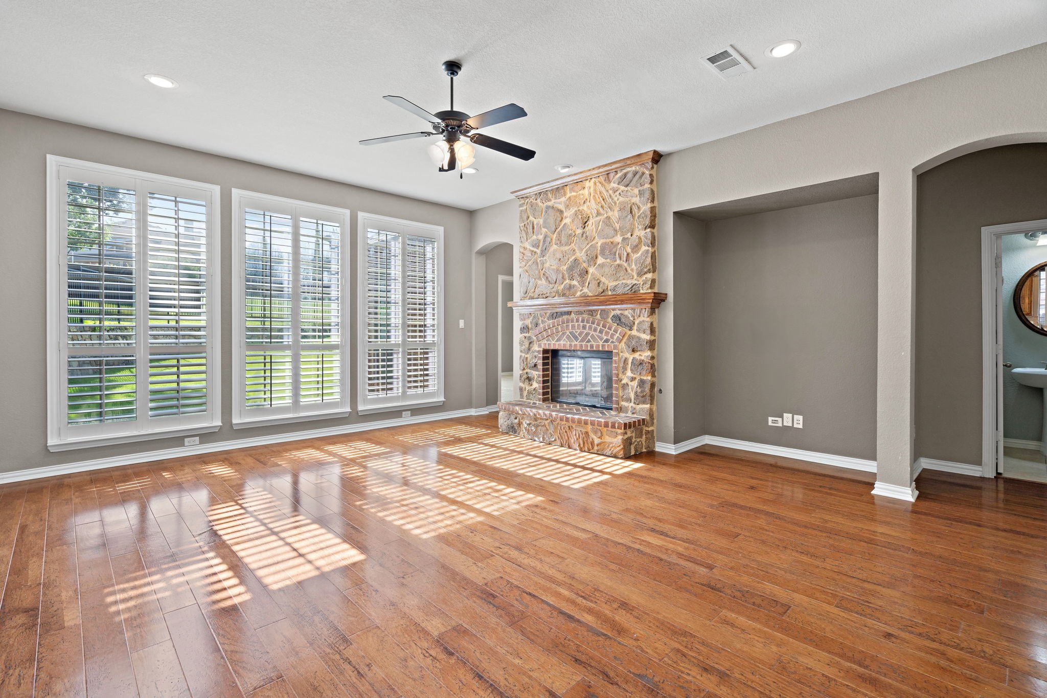 Fort Worth, Texas, 76244, United States, 4 Bedrooms Bedrooms, ,4 BathroomsBathrooms,Residential,For Sale,1901219