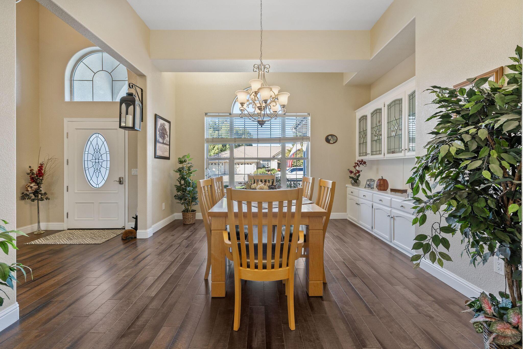 Visalia, California, 93292, United States, 4 Bedrooms Bedrooms, ,3 BathroomsBathrooms,Residential,For Sale,1977045