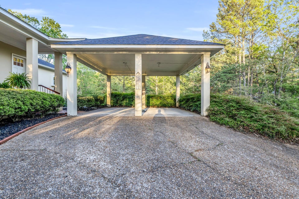 Columbus, Mississippi, 39705, United States, 4 Bedrooms Bedrooms, ,4 BathroomsBathrooms,Residential,For Sale,1976327