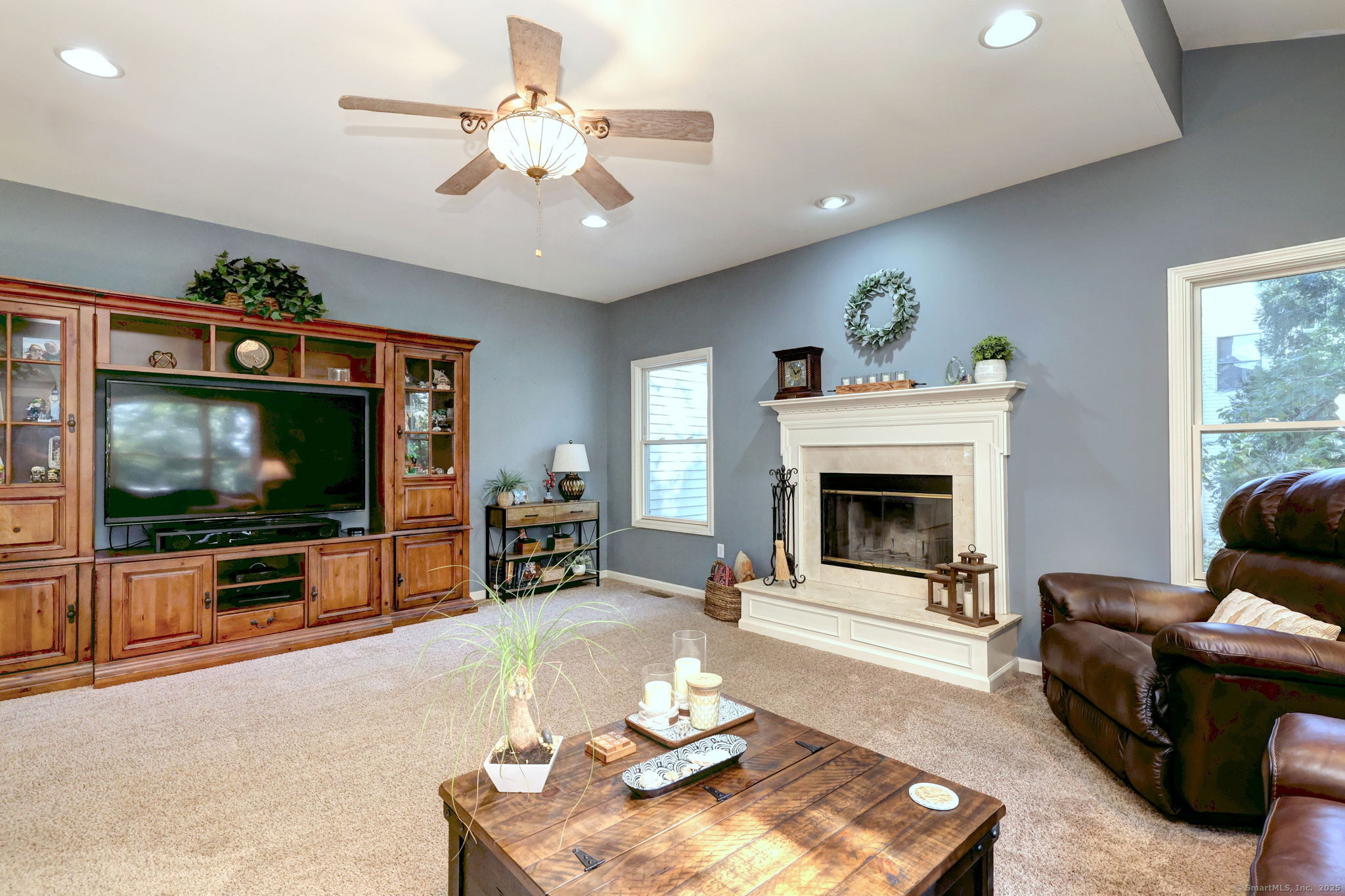 Milford, Connecticut, 06461, United States, 4 Bedrooms Bedrooms, ,3 BathroomsBathrooms,Residential,For Sale,1926096