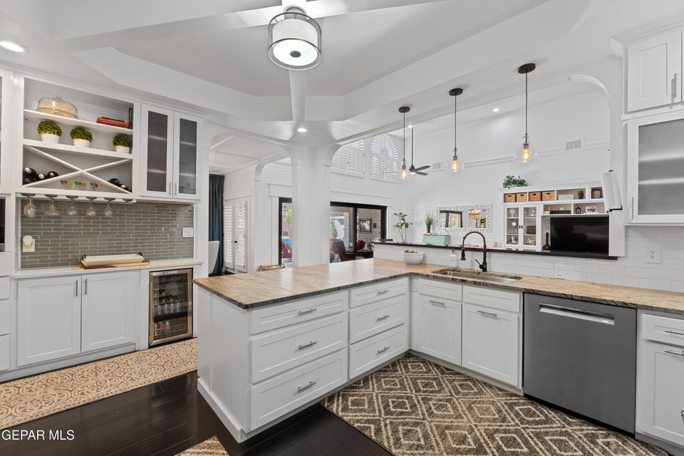 El Paso, Texas, 79936, United States, 5 Bedrooms Bedrooms, ,5 BathroomsBathrooms,Residential,For Sale,1980417