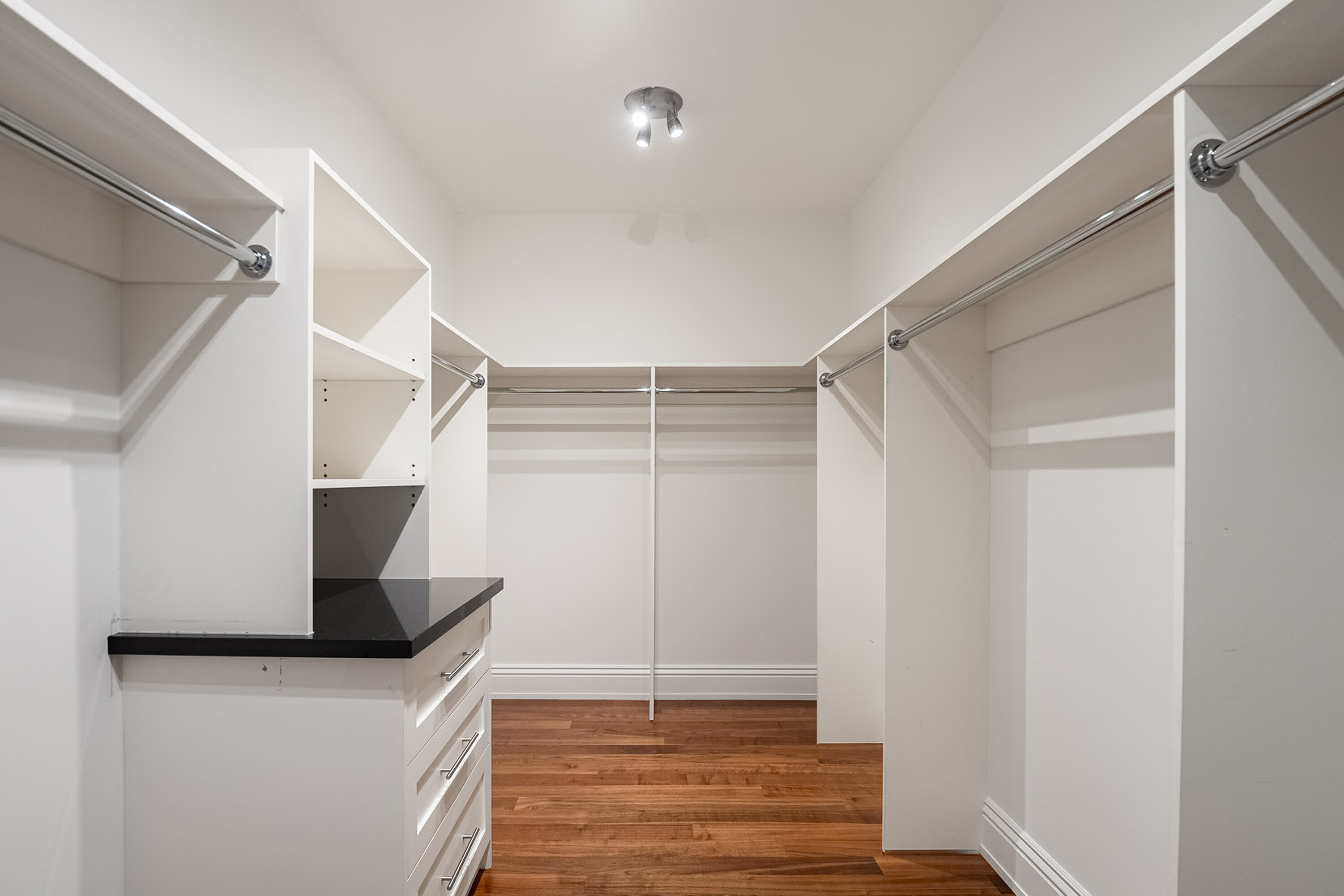  Fully Furnished Two Bedroom - 物件實景