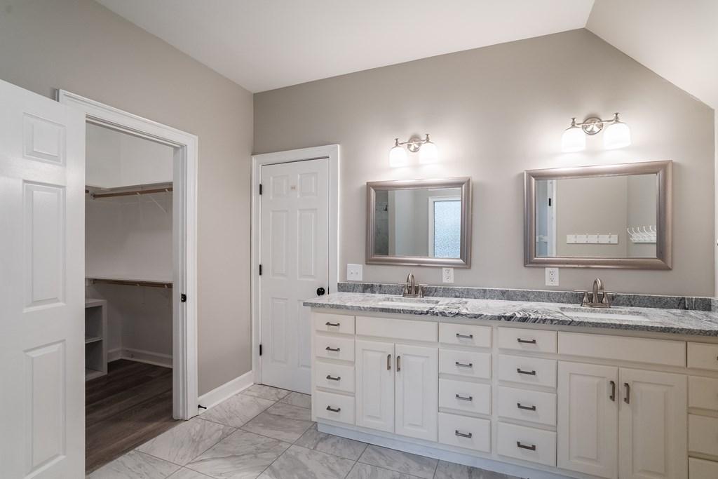 DALTON, Georgia, 30720, United States, 5 Bedrooms Bedrooms, ,4 BathroomsBathrooms,Residential,For Sale,1847169