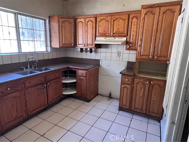 Los Angeles, California, 90063, United States, 5 Bedrooms Bedrooms, ,Residential,For Sale,1923113