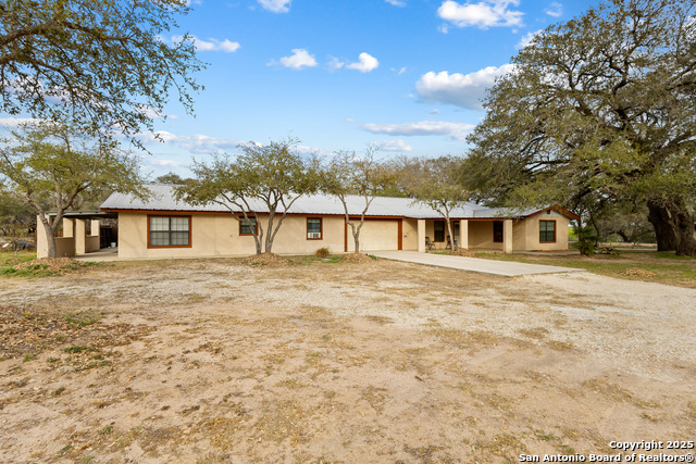 Floresville, Texas, 78114, United States, 6 Bedrooms Bedrooms, ,3 BathroomsBathrooms,Residential,For Sale,1754685