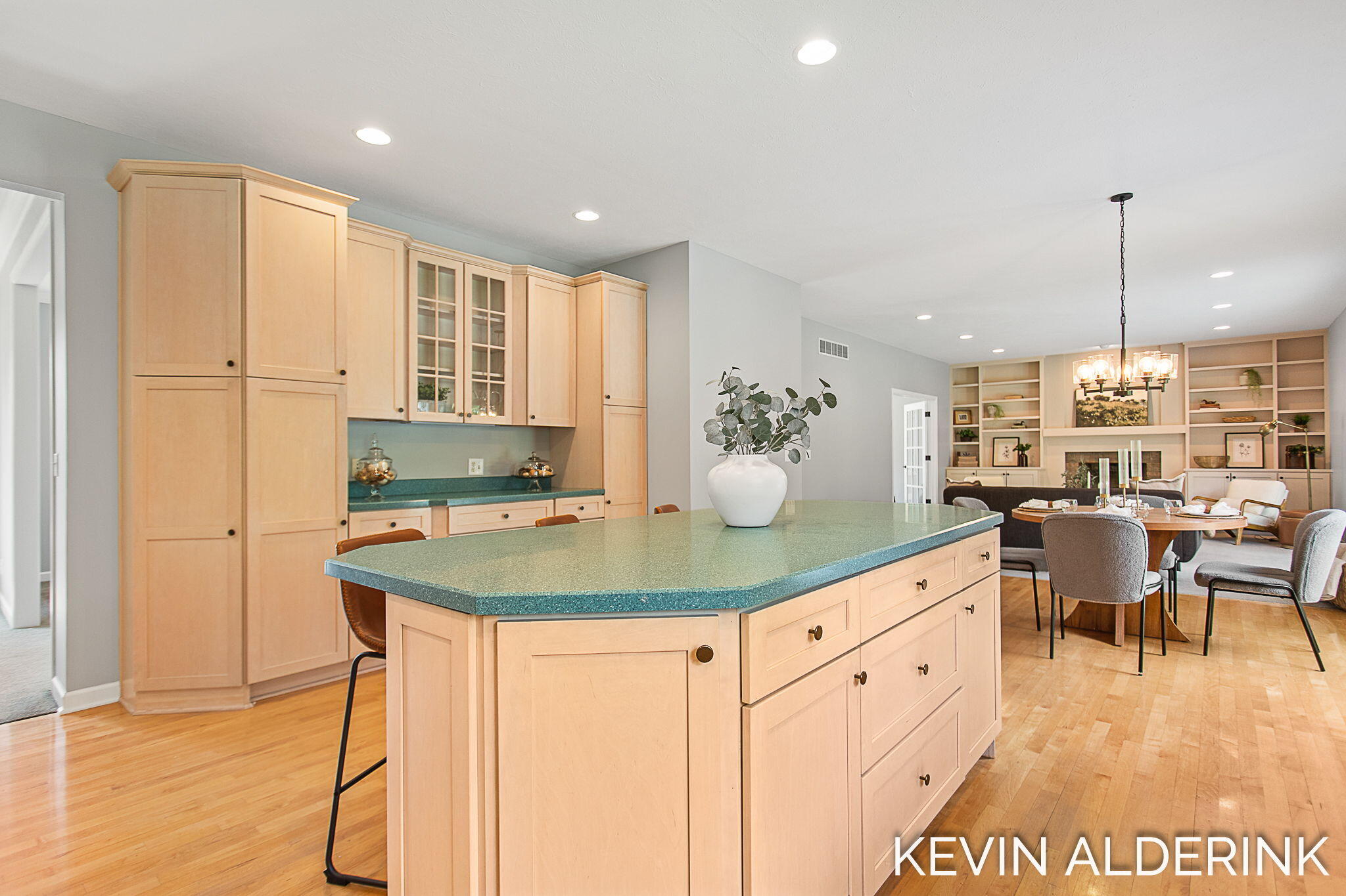 Holland, Michigan, 49423, United States, 5 Bedrooms Bedrooms, ,6 BathroomsBathrooms,Residential,For Sale,1908237