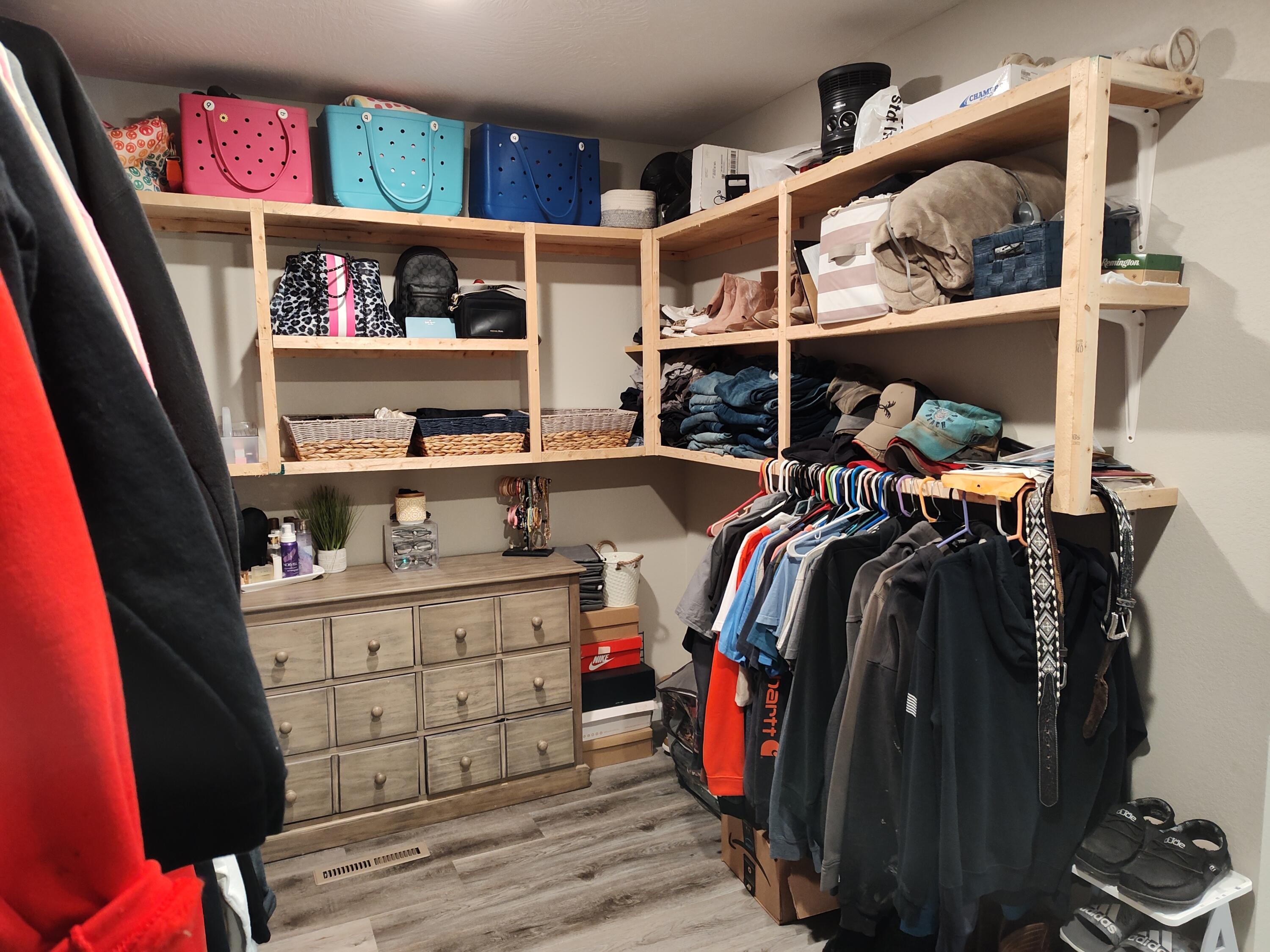 Bolivar, Missouri, 65613, United States, 2 Bedrooms Bedrooms, ,3 BathroomsBathrooms,Residential,For Sale,1975211