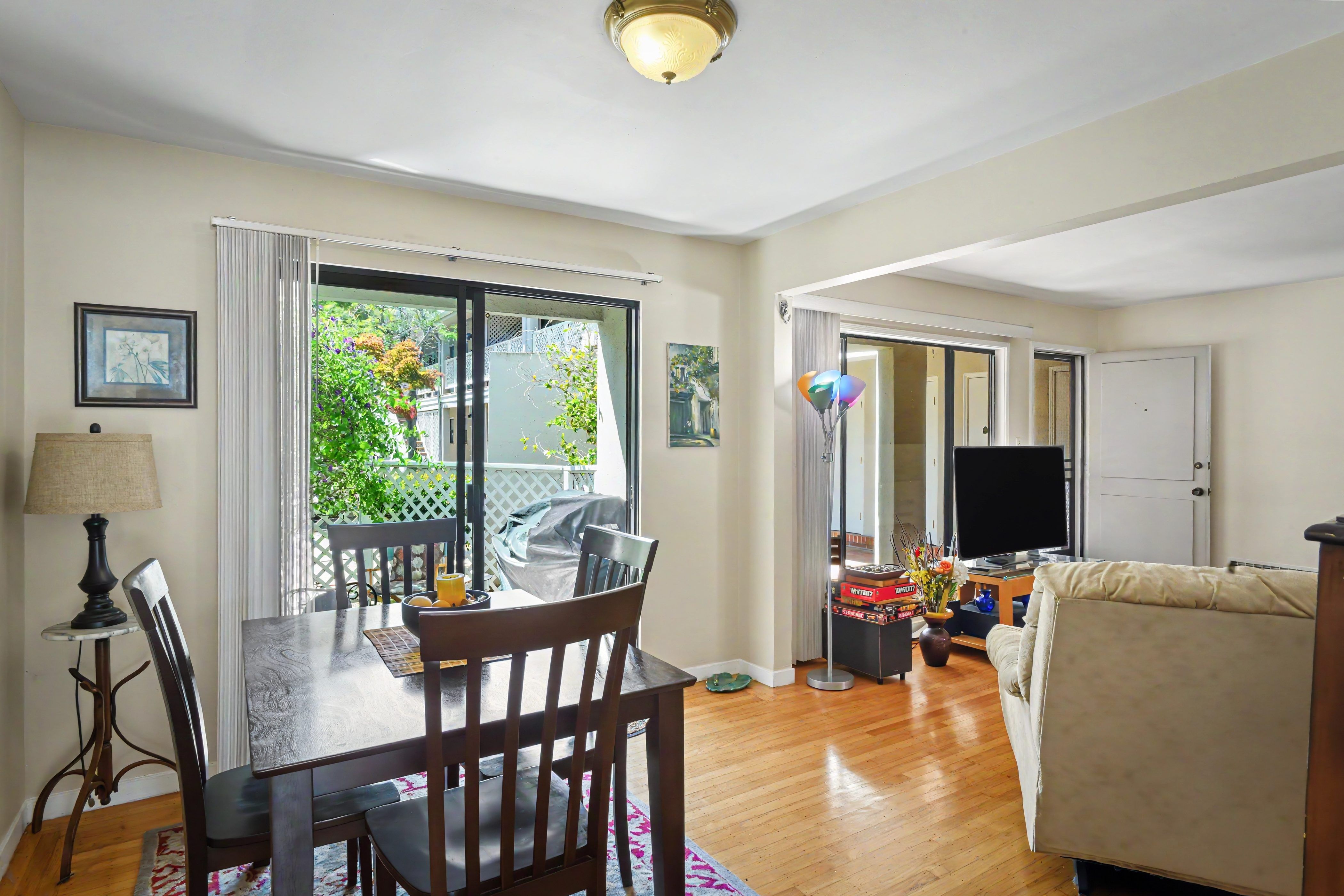  Ground-Level Garden Condo - 物件實景